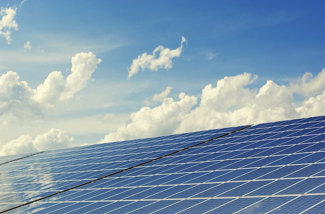 Žaliosios investicijos: Kodėl Lietuvos įmonės renkasi saulės elektrines?